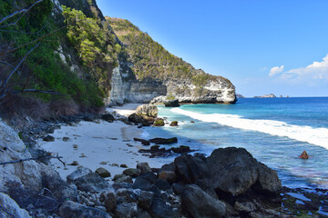 Fototapeta na wymiar Suwehan beach at Nusa Penida island. Bali, Indonesia
