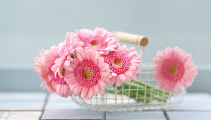 Blumen im Korb