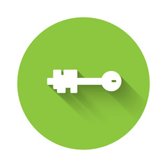 Obraz premium White Old key icon isolated with long shadow. Green circle button. Vector Illustration.