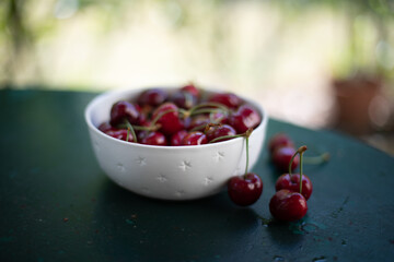 bol de cerise, bol blanc porcelaine 