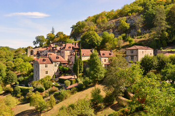 Fototapeta na wymiar Bas village de Saint-Cirq-Lapopie (46330), Lot en Occitanie, France