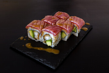 Chiken with avocado and tuna sushi