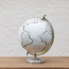 Globe terrestre aux couleurs pastel