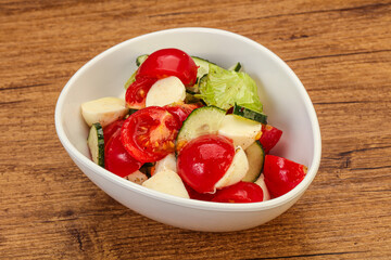 Salad with vegetables and mozzarlla