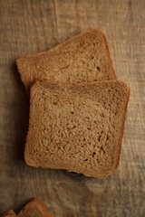 Sliced ​​bread on a wooden background.