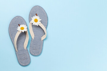 Sea flip flops with camomile