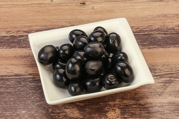 Black olives in the bowl