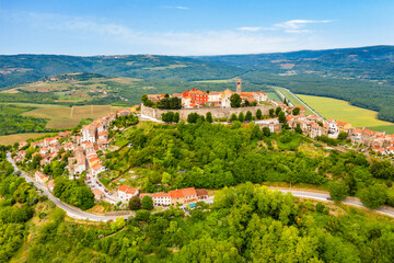 Obraz premium Motovun. Beautiful aerial view of idyllic hill town of Motovun. Istria region of Croatia
