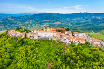 Fototapeta na wymiar Motovun. Beautiful aerial view of idyllic hill town of Motovun. Istria region of Croatia