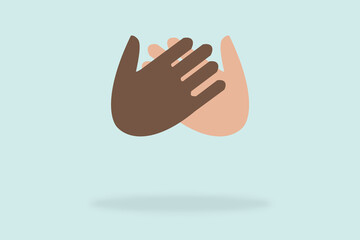 Zwei Hände zusammen mit heller und dunkler Hautfarbe als Zeichen gegen Rassismus, Hass und Fremdenfeindlichkeit