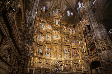 Fototapeta na wymiar Interior of Primate Cathedral of Saint Mary of Toledo. Baroque altarpiece called El Transparente