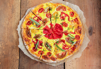 Gemüsequiche Quiche Gemüse Tomaten Tomate Top View overhead