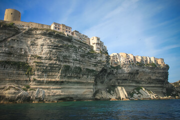 Fototapeta na wymiar vue sur les falaises de Bonifacio, Corse
