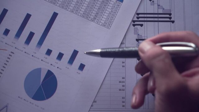 Project planning, working on and presenting project planning. Graphics and gantt charts. Construction project.