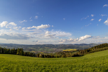 Obraz premium Landscape with lots of clouds in the mountainous area of the Beskydy Mountains during a sunny afternoon.