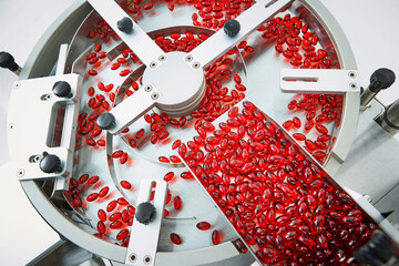 Process and packaging manufacturing tablets and pills industrially for the medical and healthcare sector