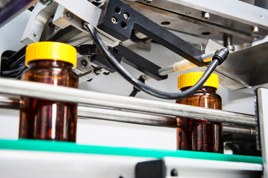 Chain of packaging and manufacture of tablets and vials of tablets and pills industrially for the medical and health sector