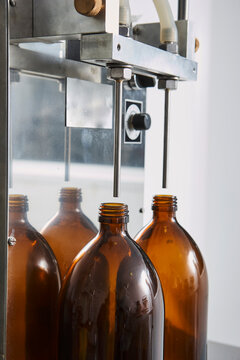 Chain of packaging and manufacture of tablets and vials of tablets and pills industrially for the medical and health sector