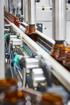 Chain of packaging and manufacture of tablets and vials of tablets and pills industrially for the medical and health sector