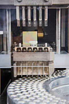 Chain of packaging and manufacture of tablets and vials of tablets and pills industrially for the medical and health sector