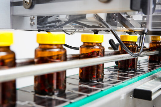 Chain of packaging and manufacture of tablets and vials of tablets and pills industrially for the medical and health sector