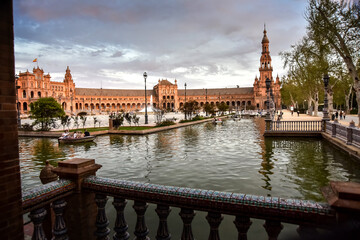 Fototapeta premium Quiet evening at Plaza de España in Sevilla, Spain