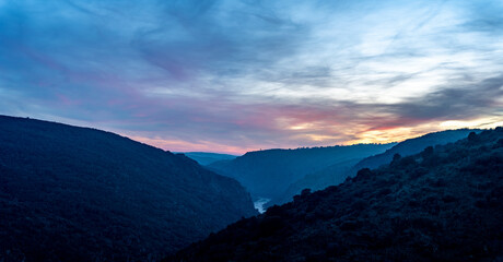 Fototapeta na wymiar panoramic sunset in the mountains