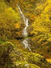 新潟県糸魚川市　不動滝と糸滝　糸魚川ジオパーク「今井ジオサイト」秋の景色