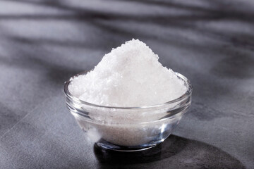Magnesium chloride in the glass bowl
