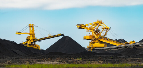 Coal mining machinery, heavy equipment sorting and grading fossil fuels in Australia.