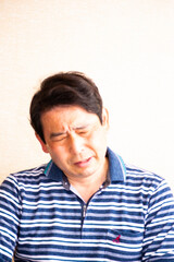 頭痛持ちの男性