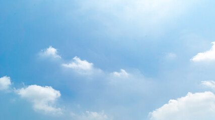 Obraz premium Błękitne niebo / chmury