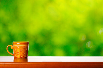 マグカップと緑背景