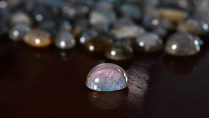 
Labradorite is a beautiful and sparkling gem.
For making jewelry