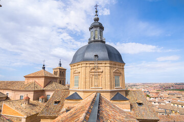 Fototapeta na wymiar Beautiful view of San Idelfonso Church, also known as the Jesuit church - Toledo, Spain