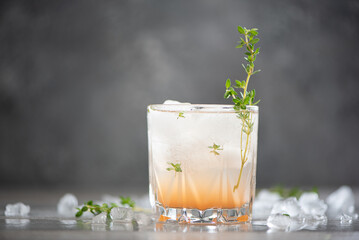 freshly squeezed grapefruit juice with thyme and ice
