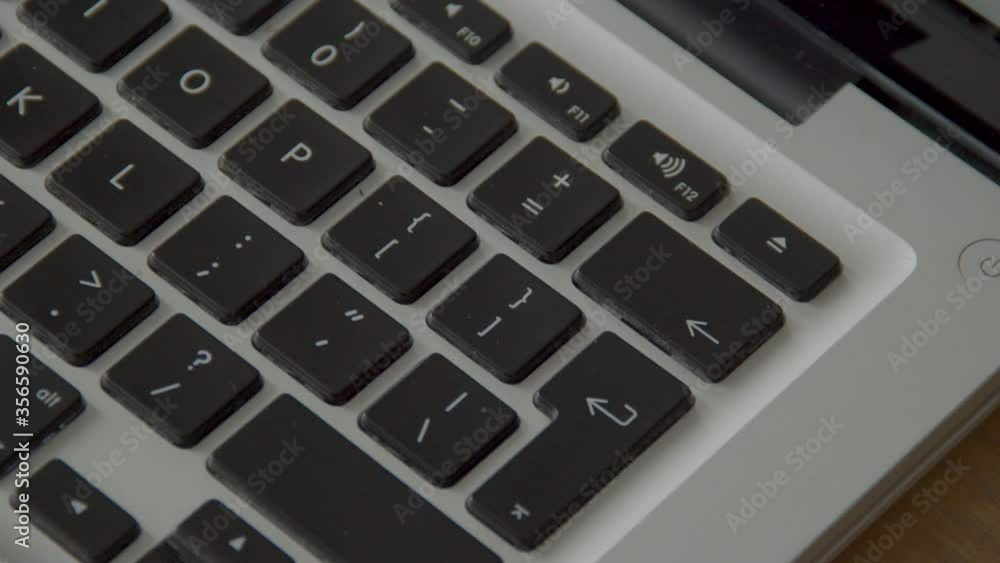 Aufkleber finger pressing the backspace button on keyboard several times