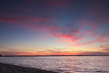 Obraz premium sunset over the sea, colorful clouds