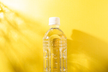 ペットボトルドリンク。水。健康、医療や運動のイメージ。