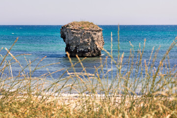 Scoglio in mezzo al mare - litoranea San Foca - Salento