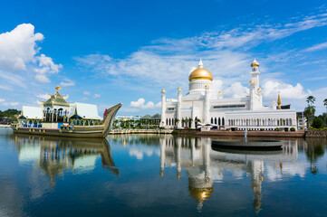 Architecture Of Masjid Sultan Omar Ali Saifuddin Mosque In Bandar Seri Begawan Brunei Darussalam Wall Mural Ahmad Faizal Yahya
