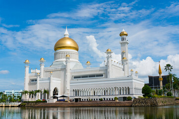 Fototapeta na wymiar Architecture of Masjid Sultan Omar Ali Saifuddin Mosque in Bandar Seri Begawan, Brunei Darussalam. 