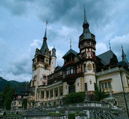 Fototapeta na wymiar El Castillo de Valea Peleș o, simplemente, castillo Peleș. Palacio situado en Sinaia, Rumania, construido entre 1873 y 1914 por el arquitecto Karel Liman.