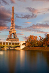 The eiffel tower at sunset from the other bank of the seine river and a view on the Bir Hakeim bridge