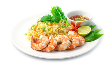 Fried rice with shrimp decorate with vegetables carved