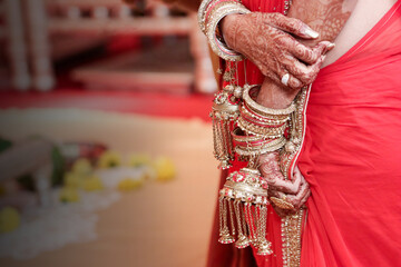  Indian traditional wedding, bride's bangles and jewelry