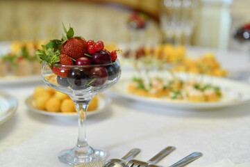 table, food, restaurant, glass, dinner, wine, meal, banquet, party, drink, wedding, plate, celebration, dish, lunch, catering, salad, buffet, decoration, dining, white, setting, tablecloth, event, lux