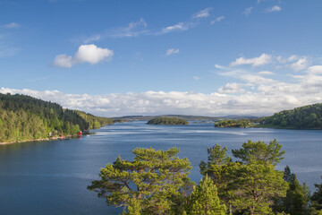 Fototapeta na wymiar Ausblick auf den Fjord