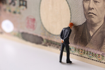 金銭トラブルに直面したビジネスマン