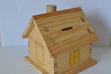 Obraz na płótnie Canvas wooden toy house isolated on white